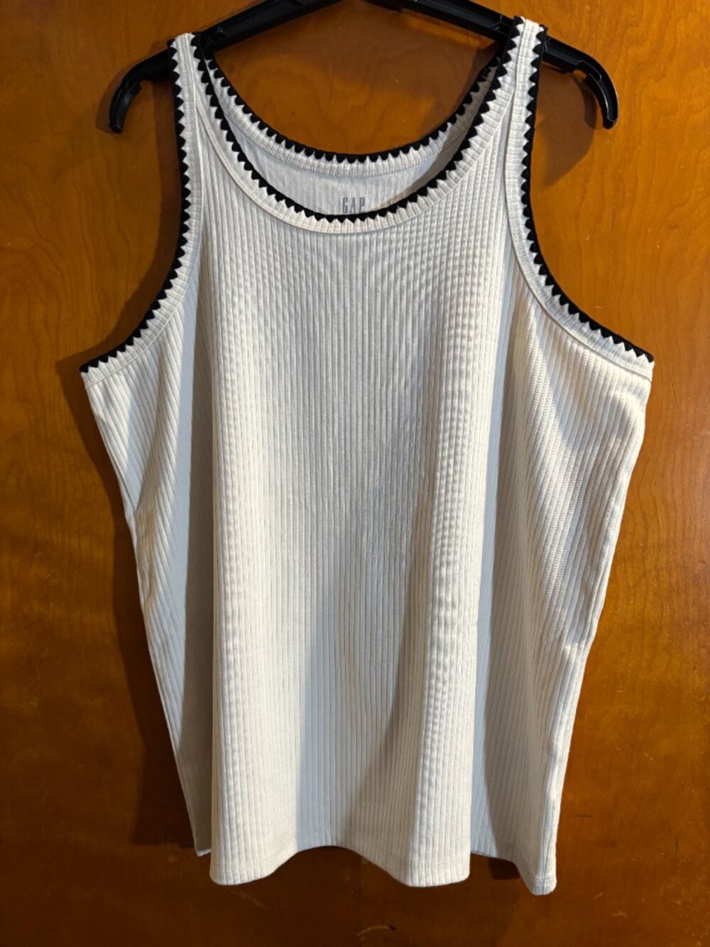 Gap Embroidered Ribbed tank Cream/Black SZ: XL
